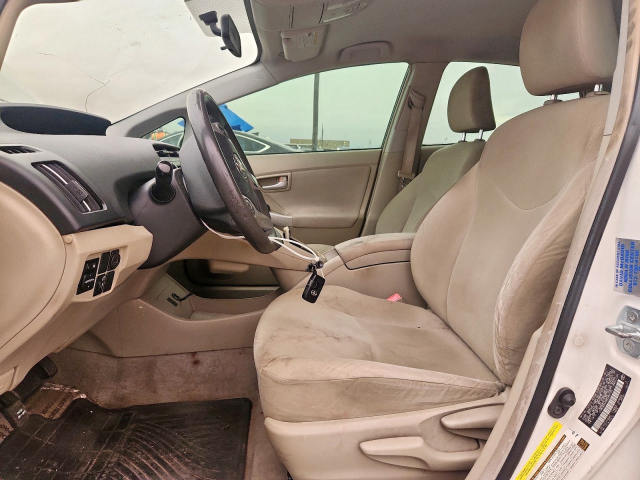 2011 Toyota Prius Two - Фото 7