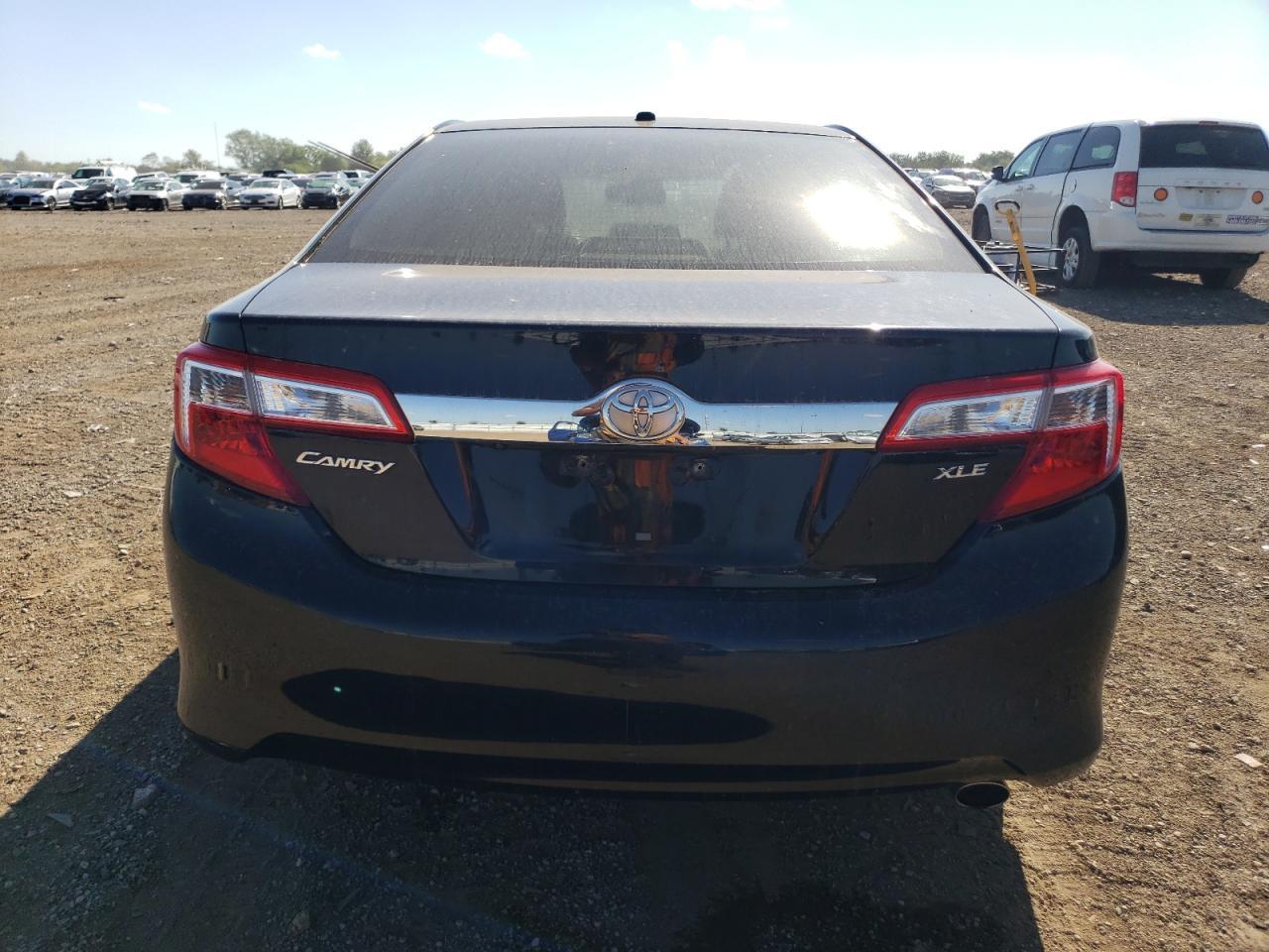 2013 Toyota Camry L - Фото 6