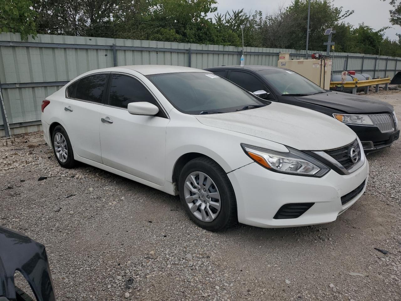 2016 Nissan Altima 2.5 - Image 4