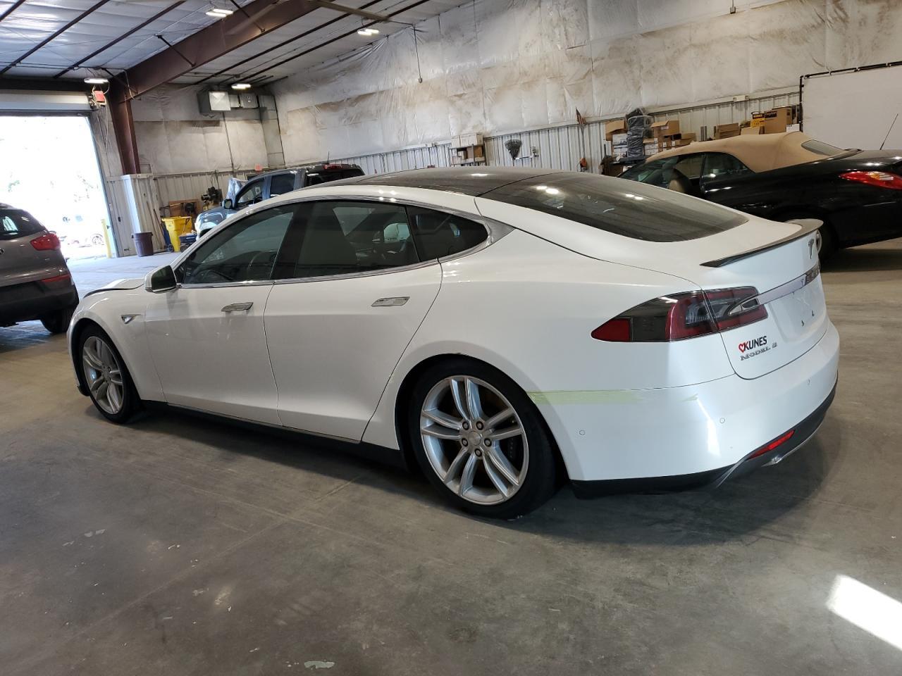 2016 Tesla Model S - Image 2