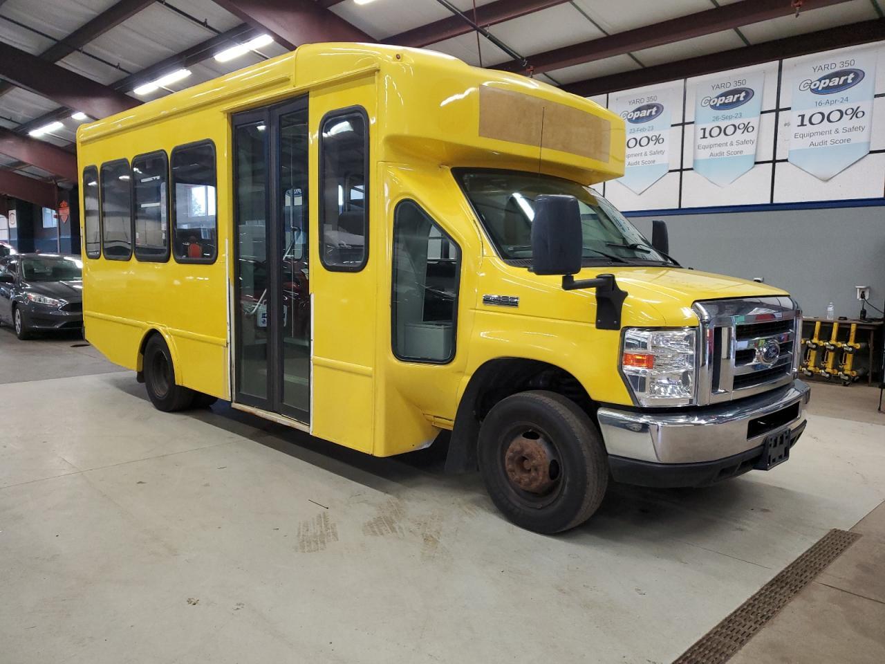 2019 Ford Econoline E450 Super Duty Cutaway Van - Фото 4