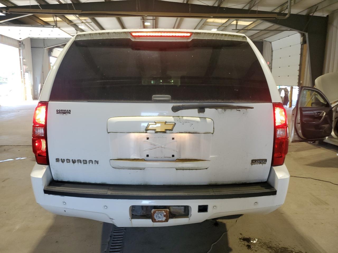 2008 Chevrolet Suburban - Image 6