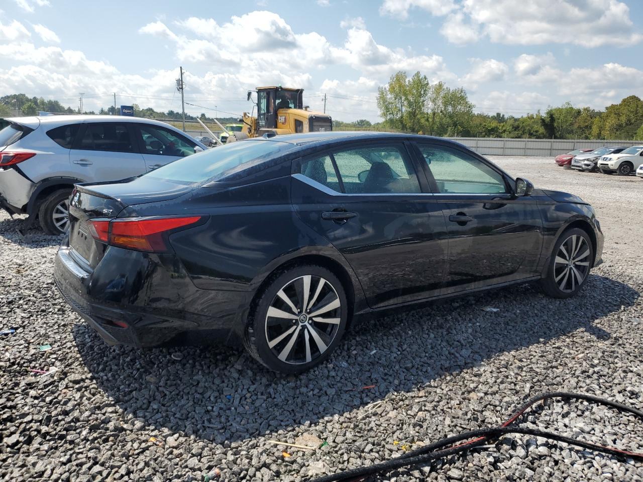 2021 Nissan Altima Sr - Фото 3