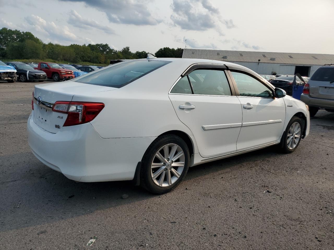 2014 Toyota Camry Hybrid - Фото 3