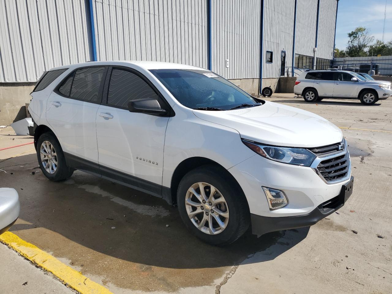 2018 Chevrolet Equinox Ls - Image 4