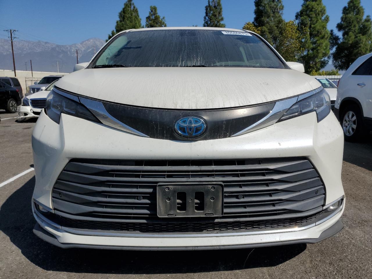 2021 Toyota Sienna Xle - Image 5