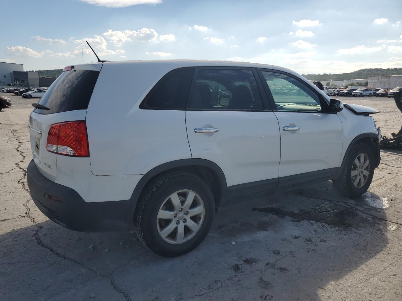 2013 Kia Sorento Lx - Image 3
