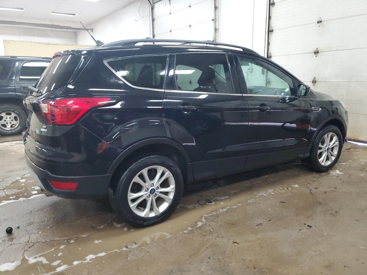 2019 Ford Escape Se - Фото 3