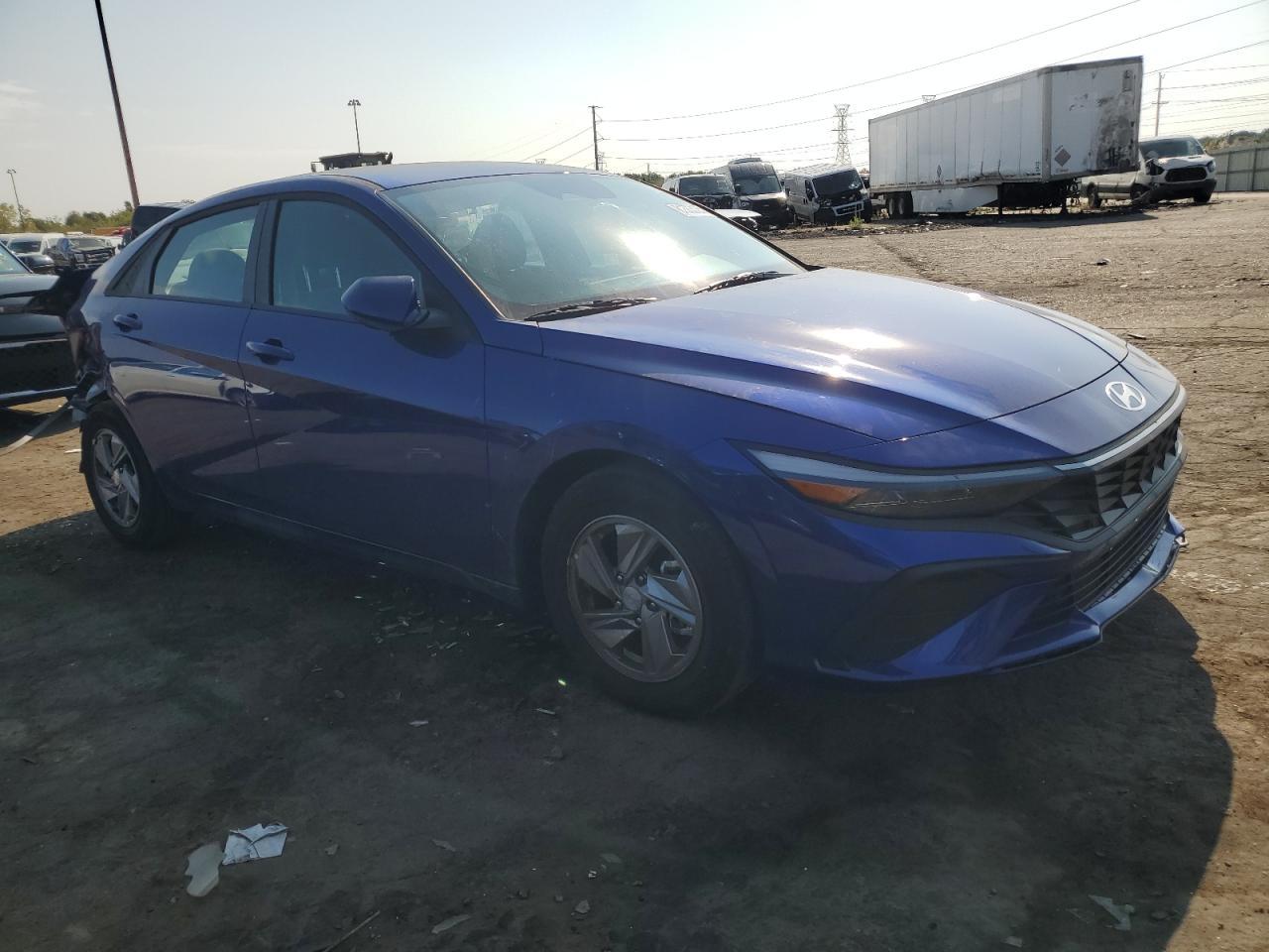 2025 Hyundai Elantra Se - Image 4