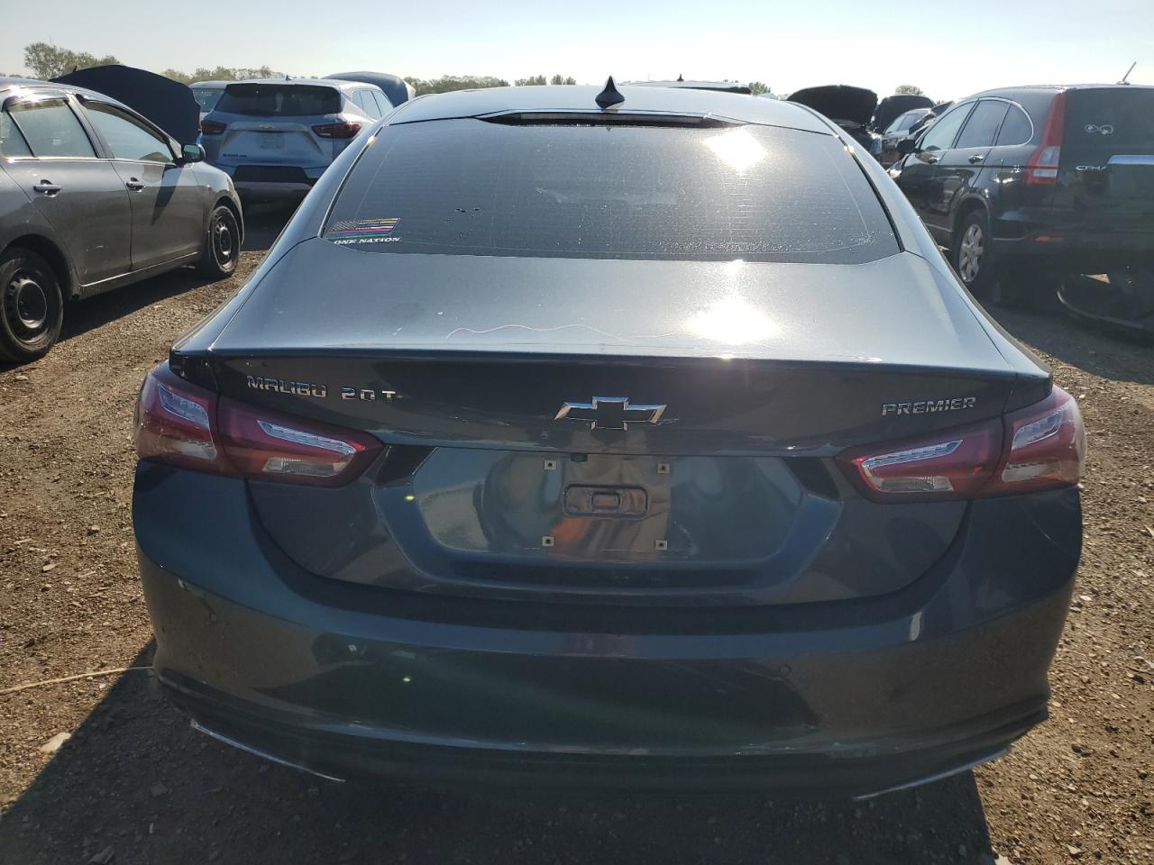 2020 Chev Malibu Premier - Фото 6