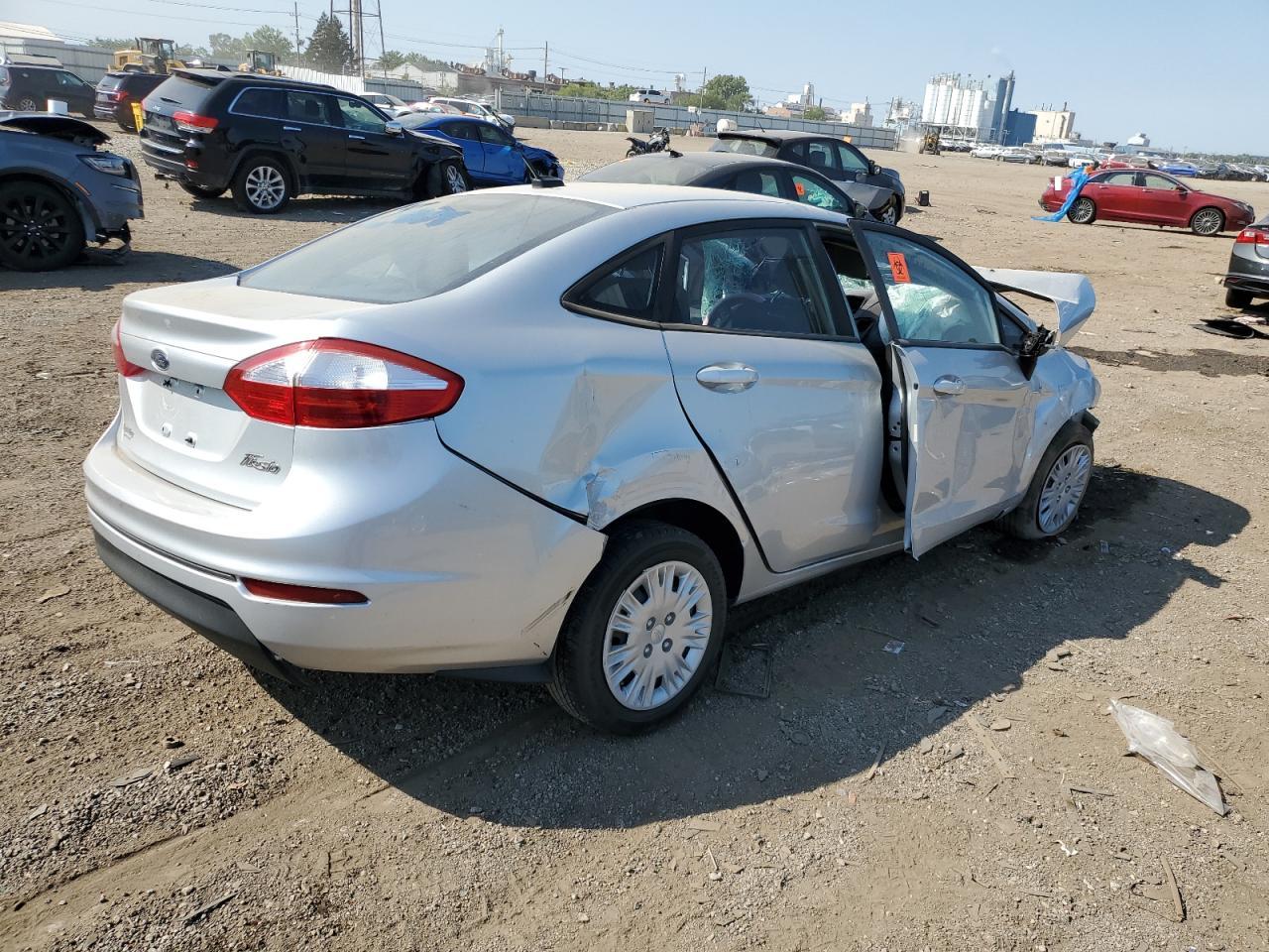 2016 Ford Fiesta S - Фото 3