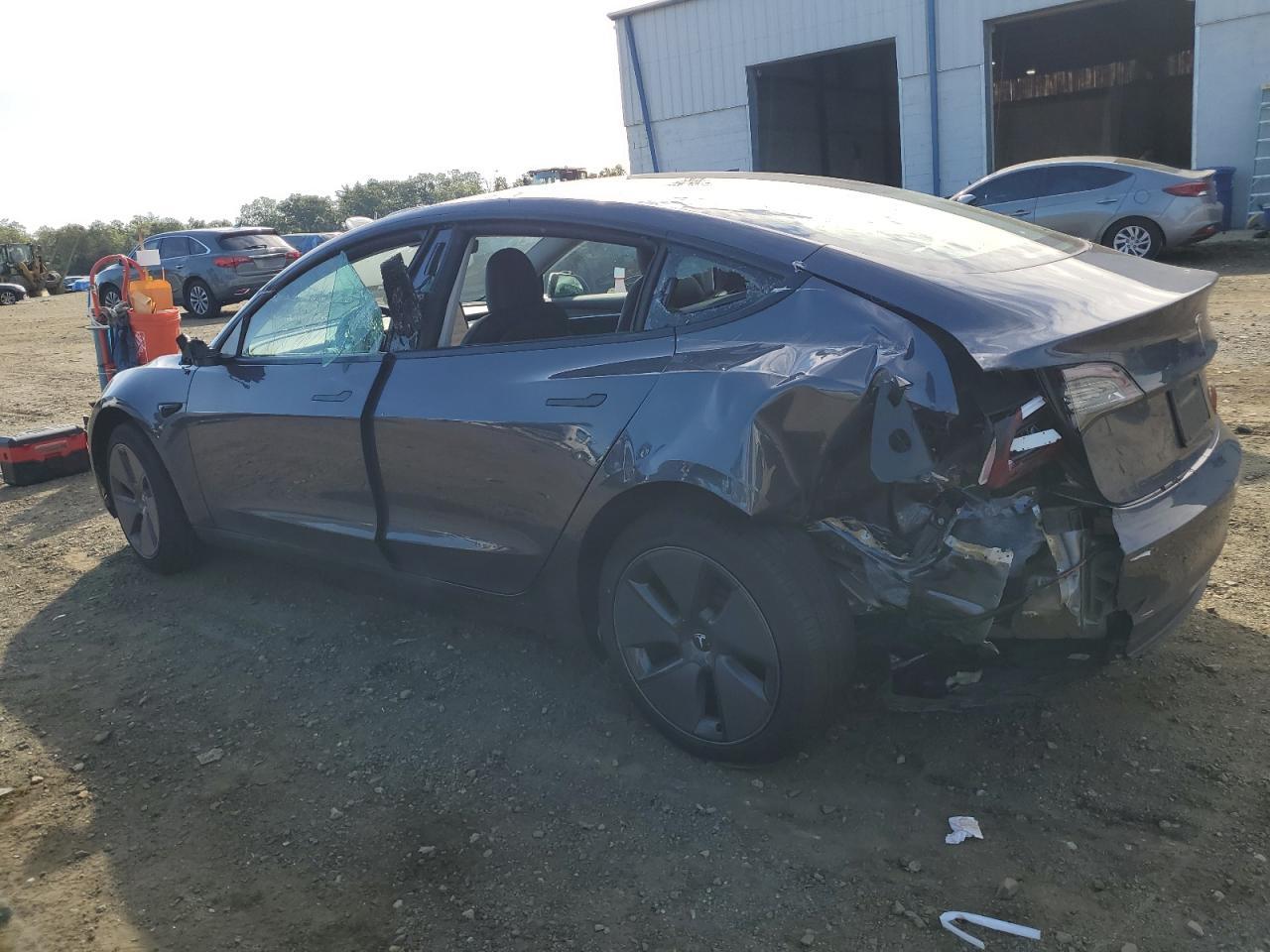 2023 Tesla Model 3 - Фото 2