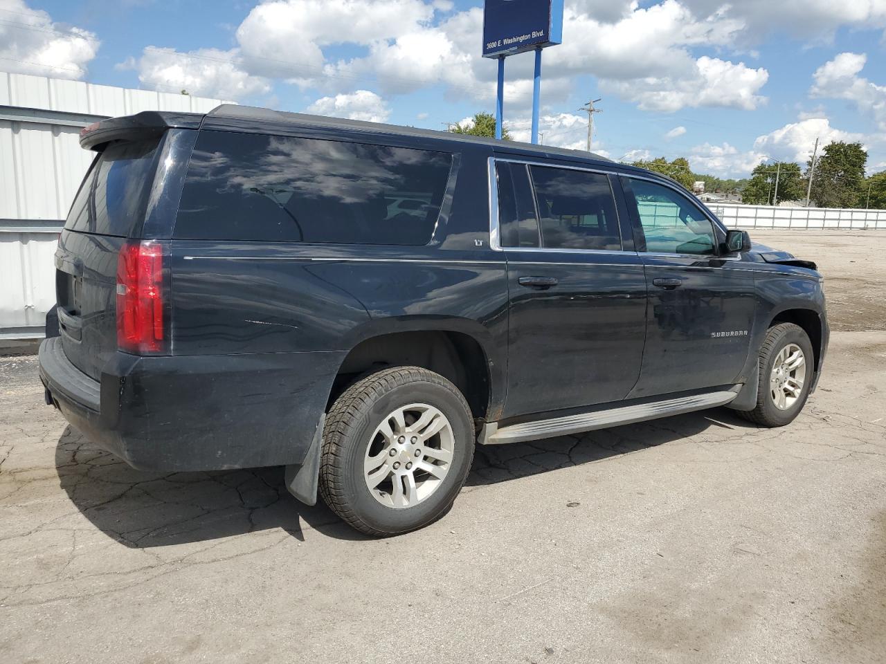 2015 Chevrolet Suburban K1500 Lt - Image 3