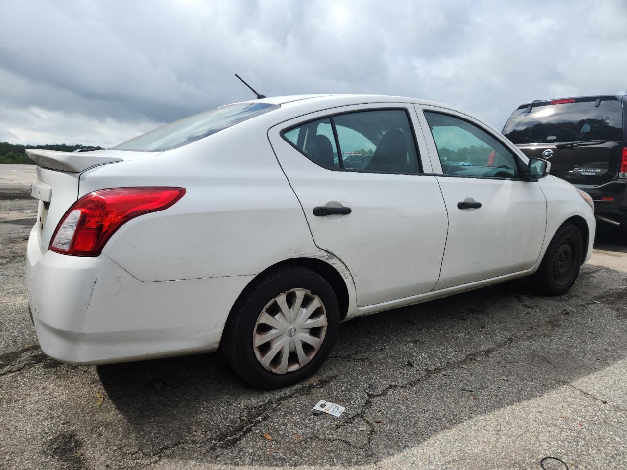 2017 Nissan Versa S - Фото 3