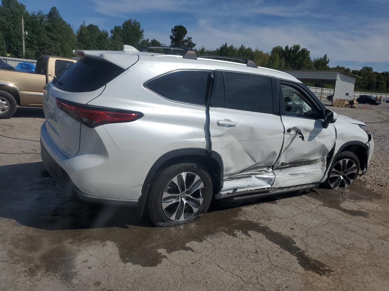 2022 Toyota Highlander Xle - Image 3