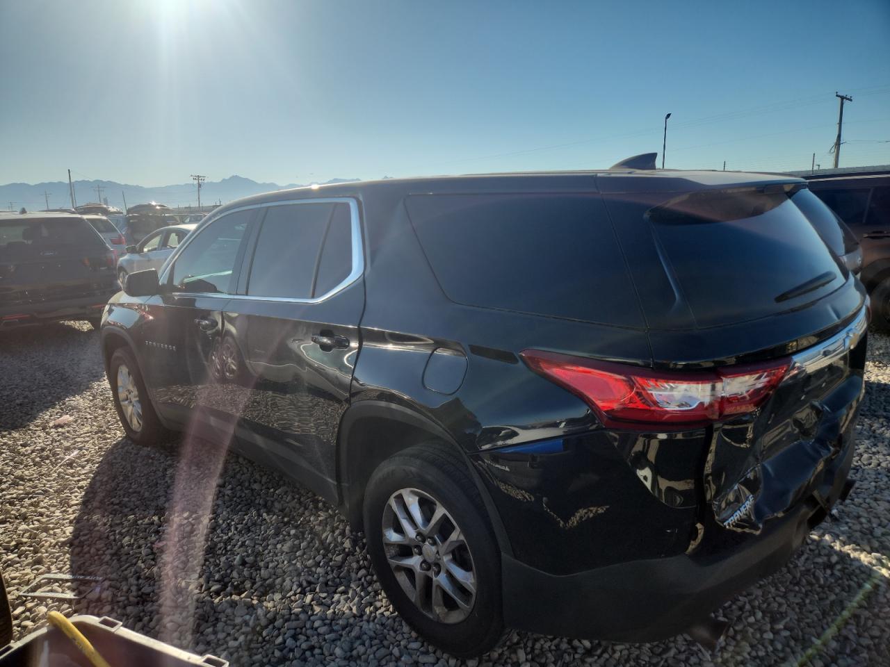 2019 Chevrolet Traverse Ls - Фото 2