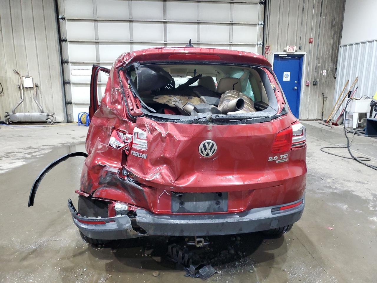 2014 Volkswagen Tiguan S - Image 6