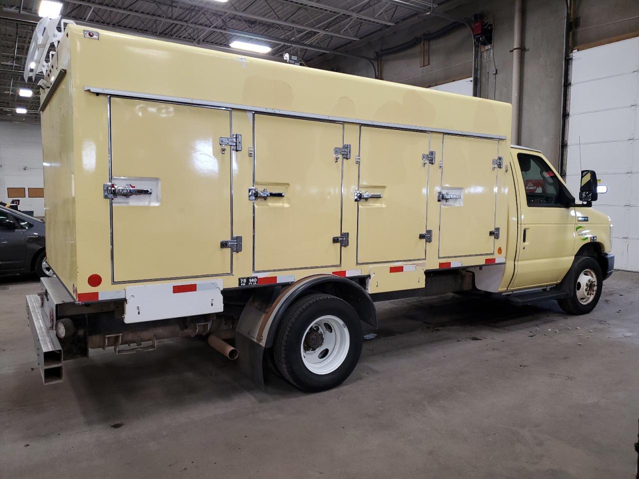 2018 Ford Econoline E450 Super Duty Cutaway Van - Фото 3