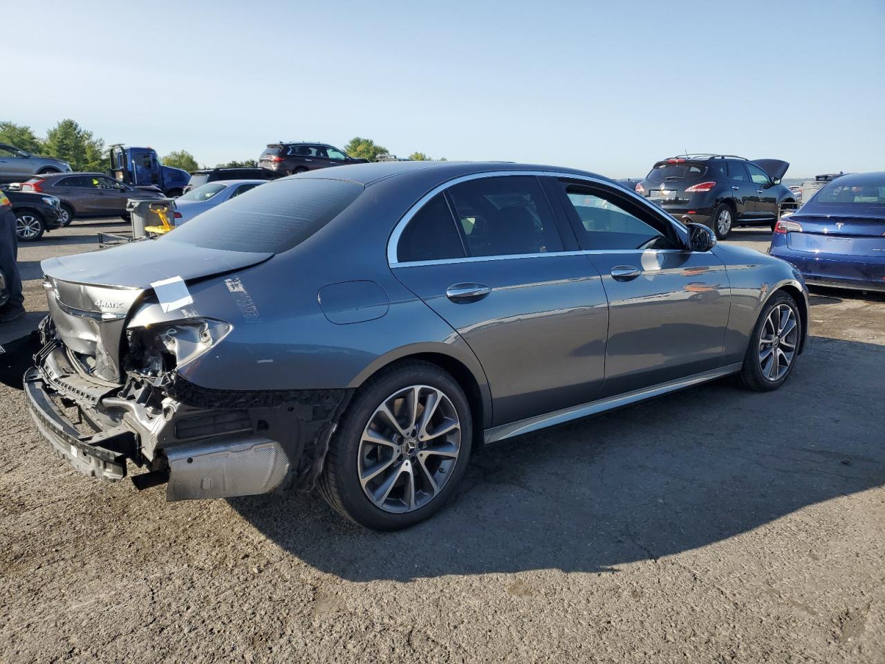 2018 Mercedes-Benz E 400 4Matic - Фото 3