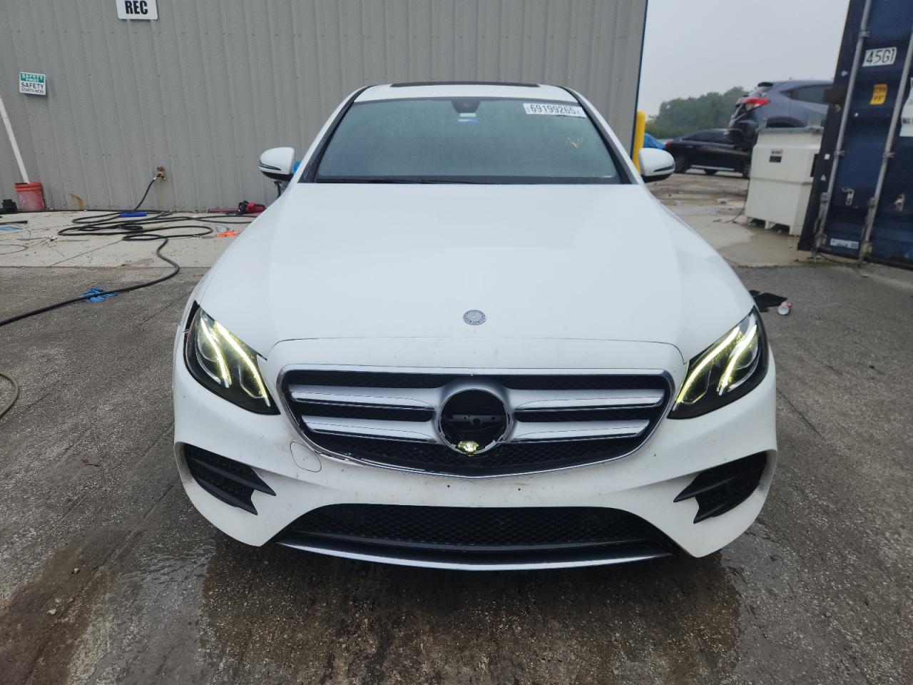 2017 Mercedes-Benz E 300 4Matic - Фото 5