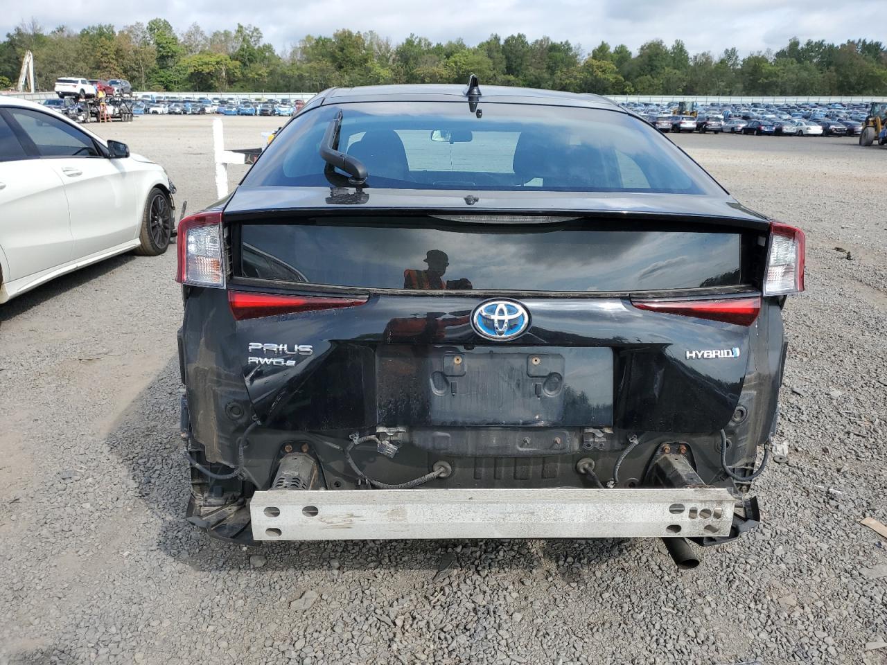 2020 Toyota Prius Le - Image 6
