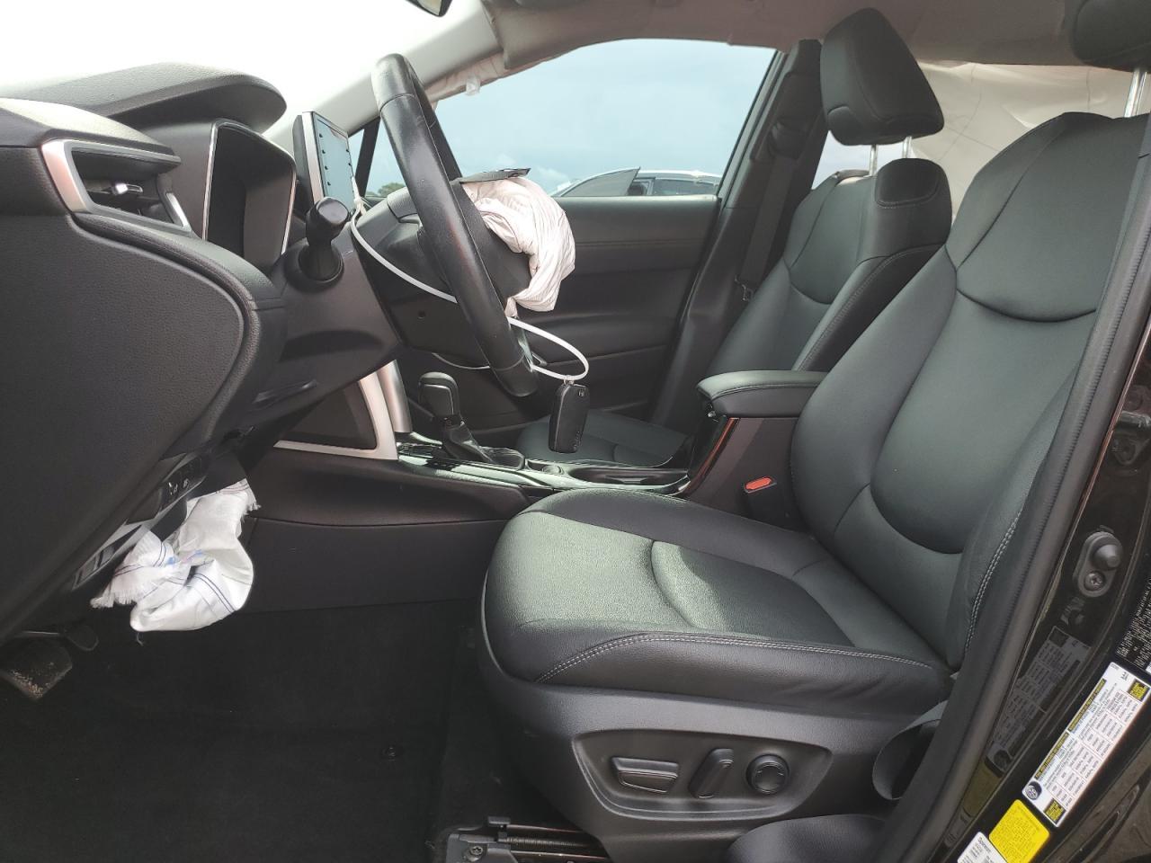 2022 Toyota Corolla Cross Xle - Image 7