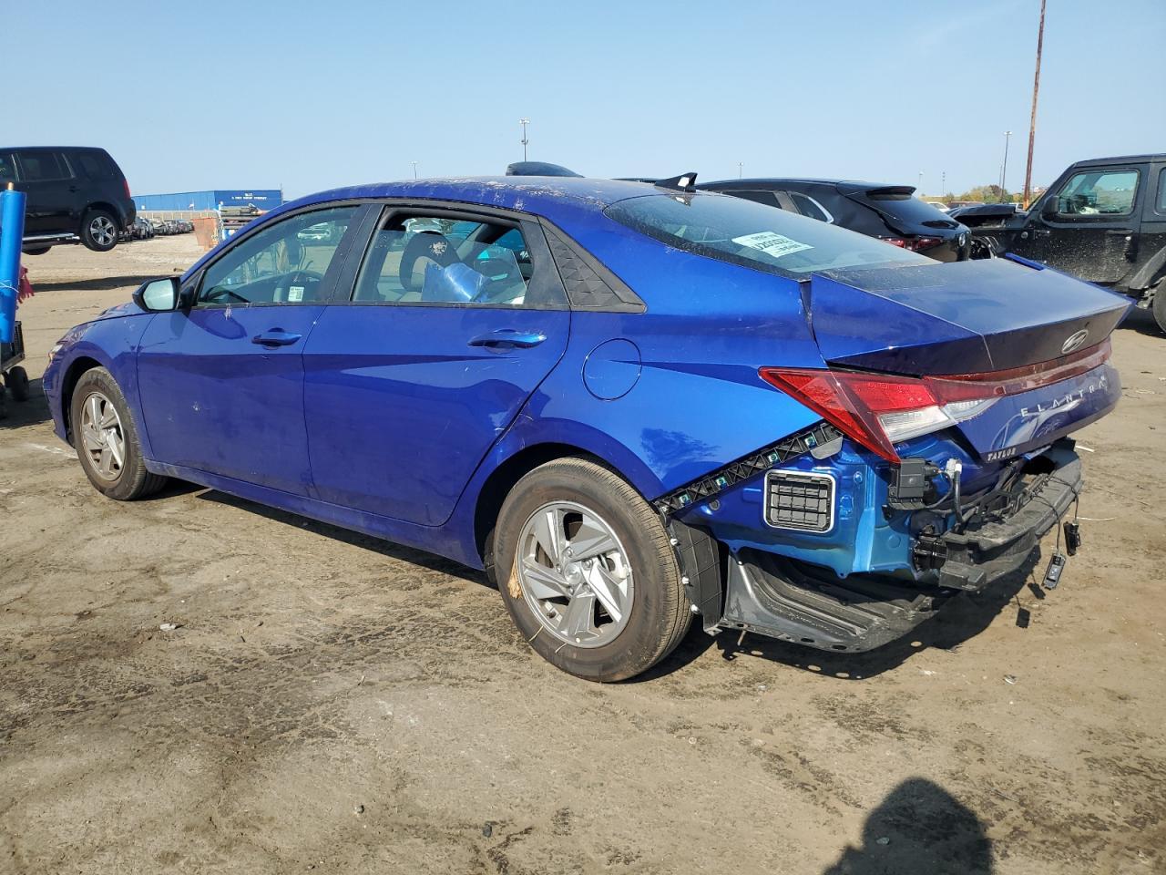 2025 Hyundai Elantra Se - Image 2