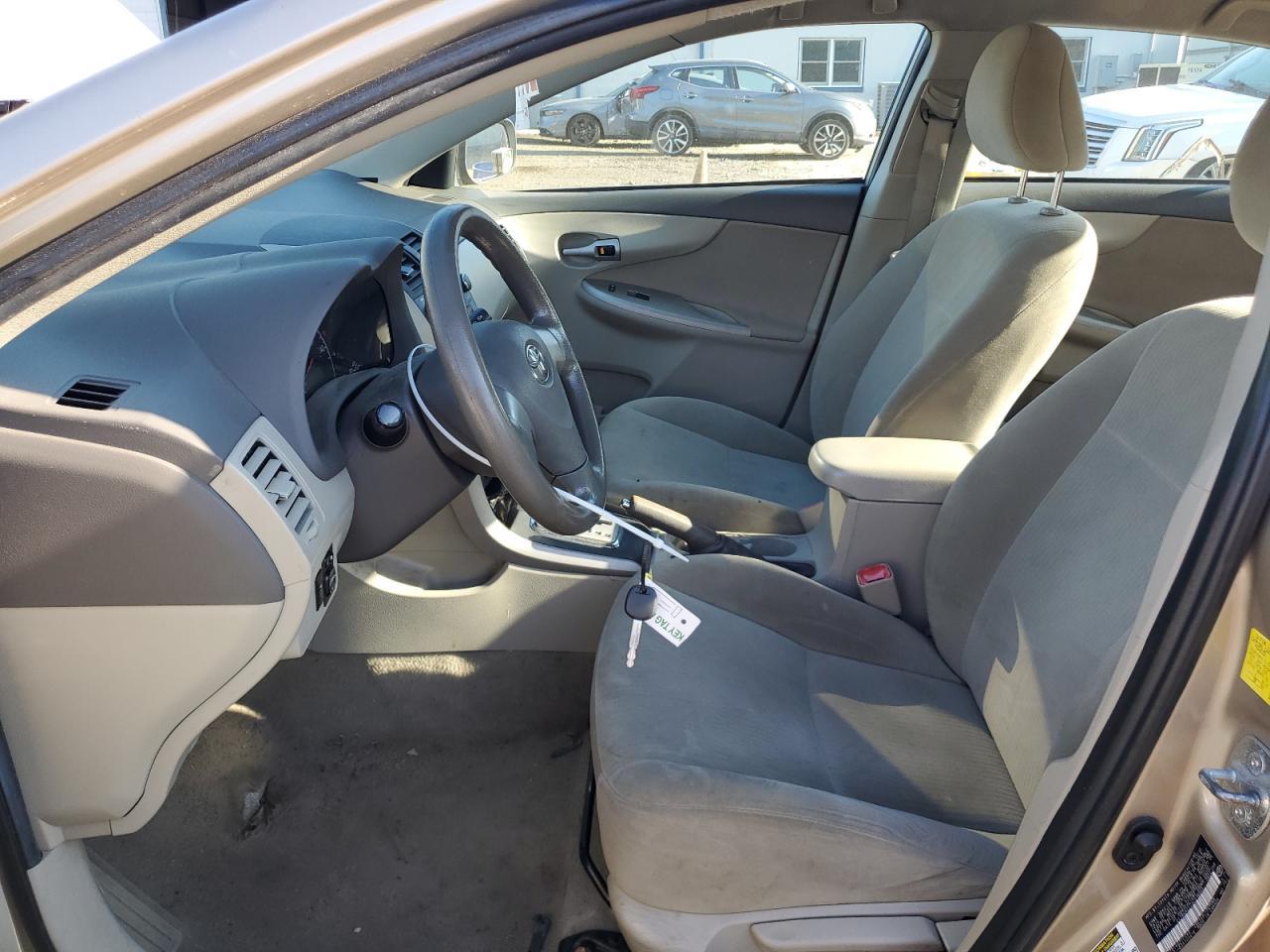 2010 Toyota Corolla Base - Фото 7