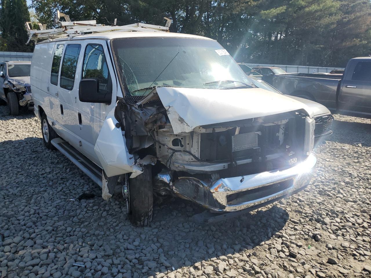 2013 Ford Econoline E250 Van - Image 4