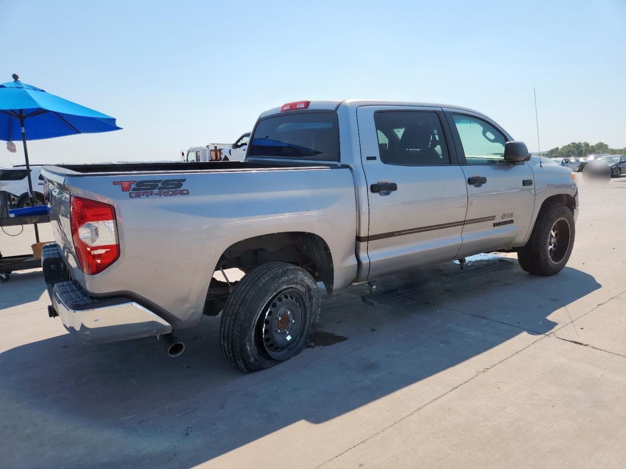 2017 Toyota Tundra Crewmax Sr5 - Image 3