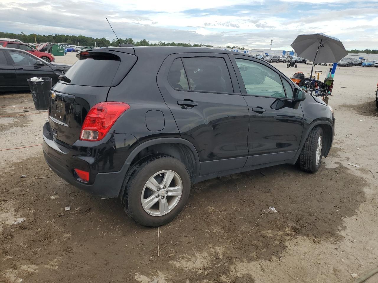 2022 Chevrolet Trax Ls - Фото 3