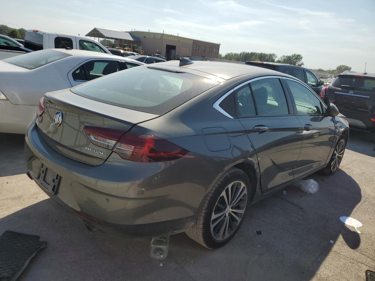 2018 Buick Regal Essence - Image 3