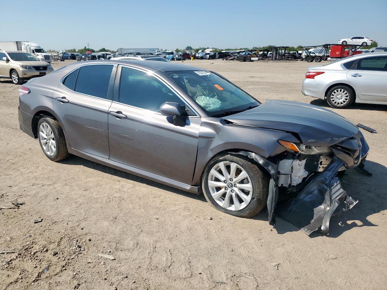 2020 Toyota Camry Le - Фото 4