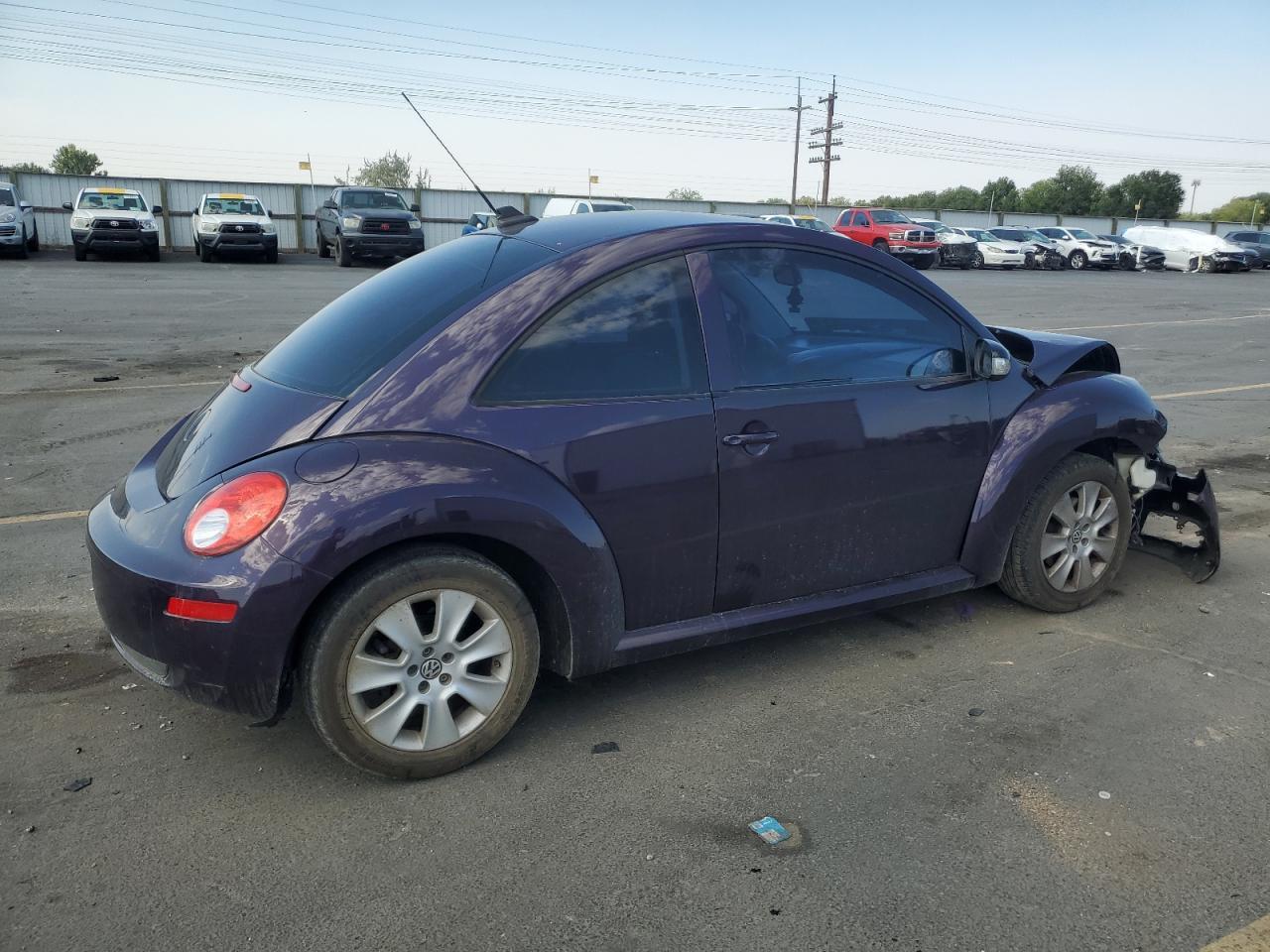 2009 Volkswagen New Beetle S - Image 3