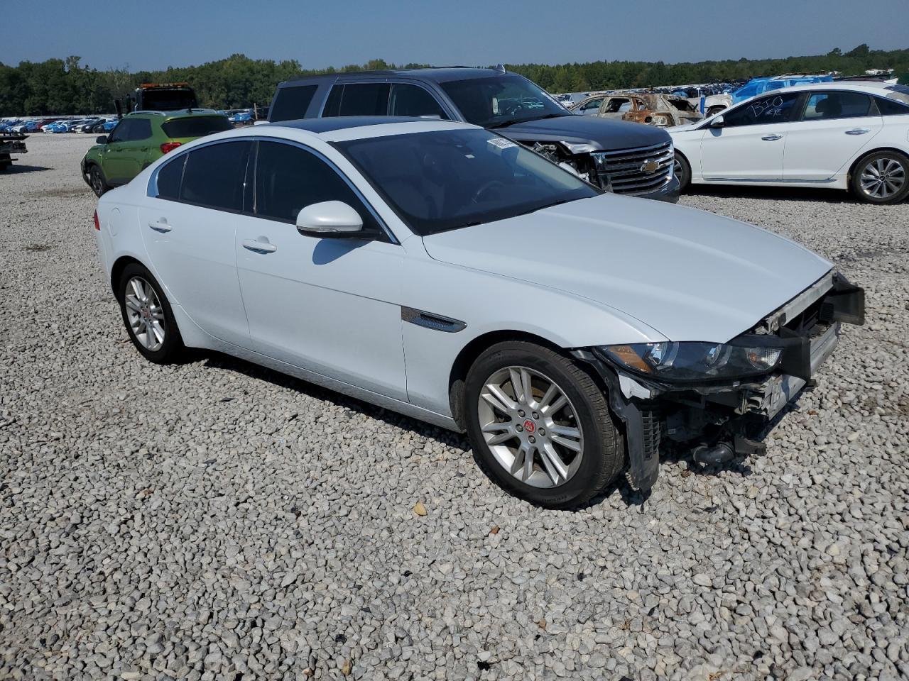 2017 Jaguar Xe Premium - Image 4