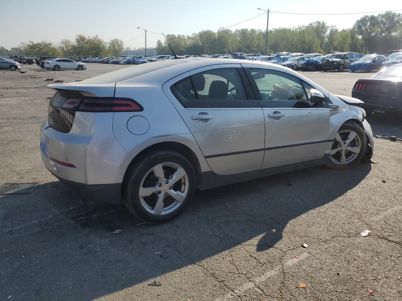 2012 Chevrolet Volt - Image 3