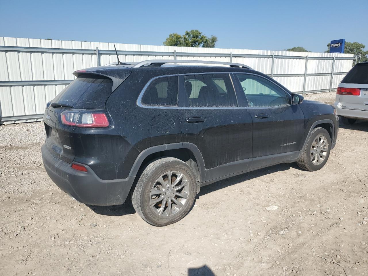2021 Jeep Cherokee Latitude Lux - Image 3