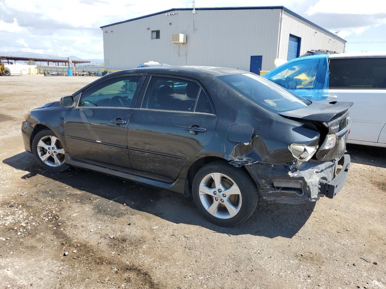 2013 Toyota Corolla Base - Фото 2