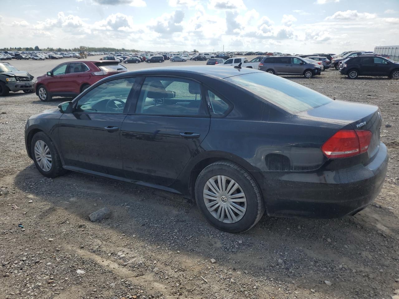 2014 Volkswagen Passat S - Фото 2