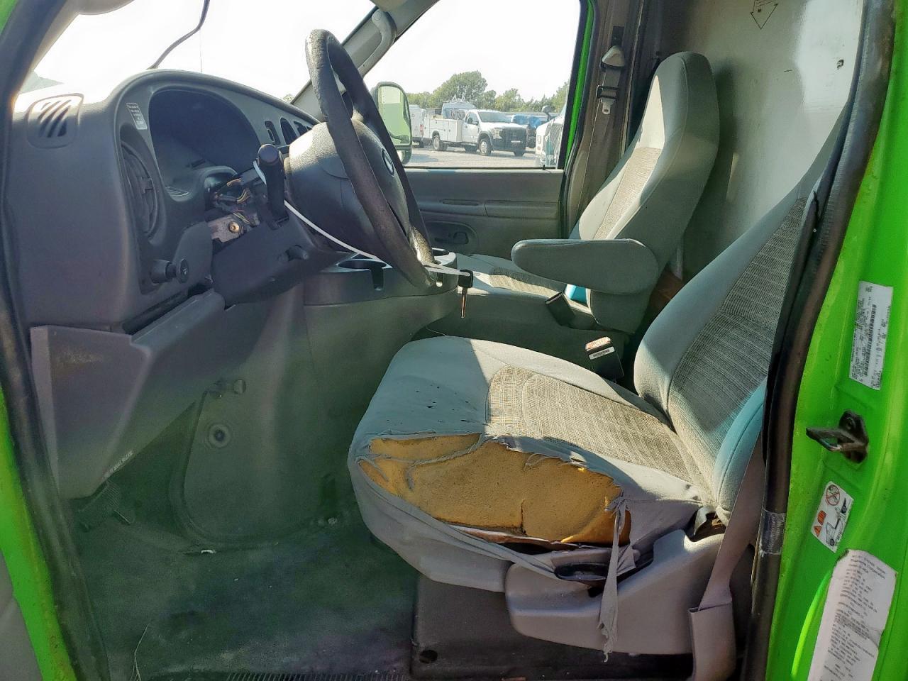 2005 Ford Econoline E350 Super Duty Cutaway Van - Image 7