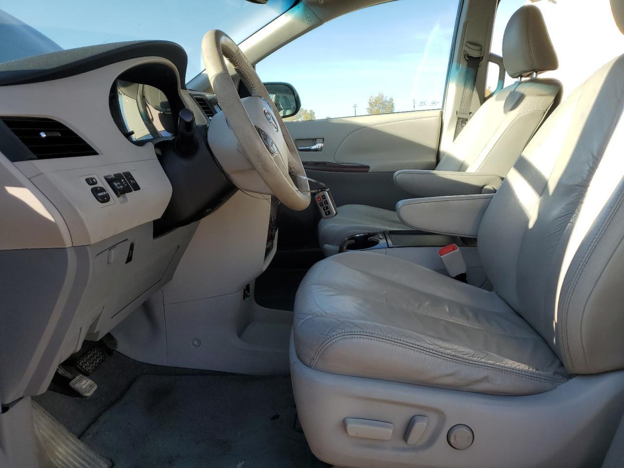 2011 Toyota Sienna Xle - Фото 7