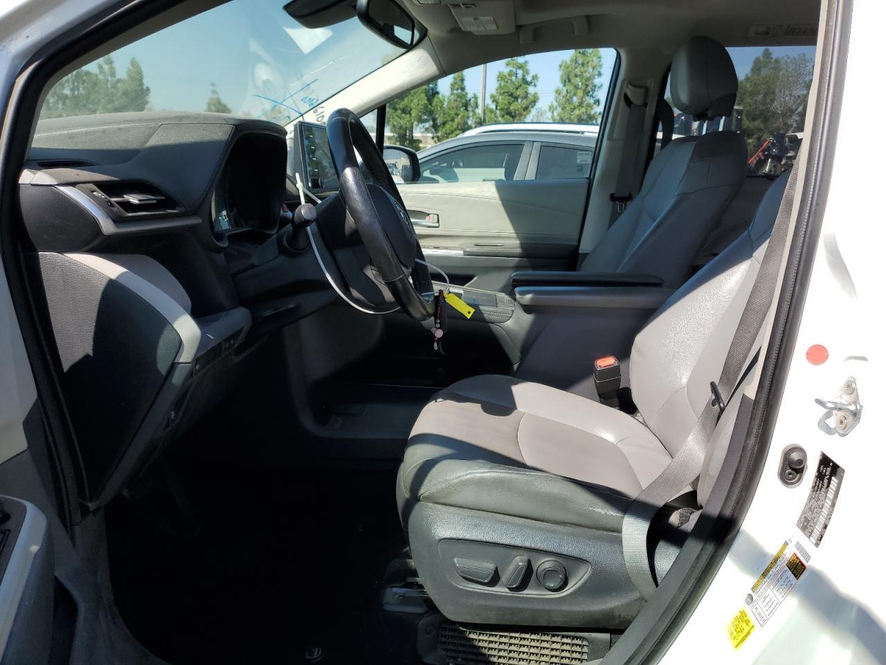 2021 Toyota Sienna Xle - Image 7
