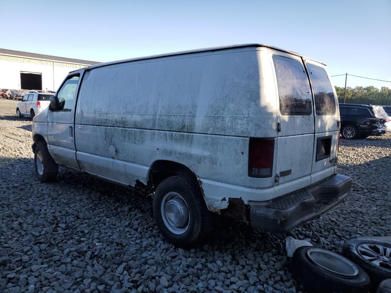 2002 Ford Econoline E250 Van - Фото 2
