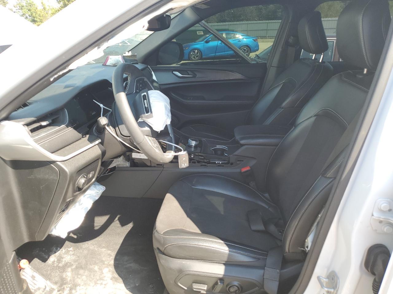 2024 Jeep Grand Cherokee L Laredo - Image 7