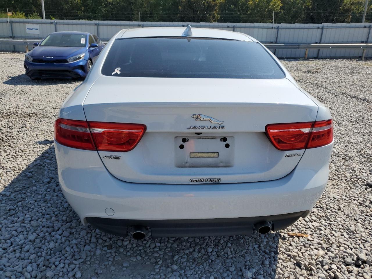 2017 Jaguar Xe Premium - Image 6