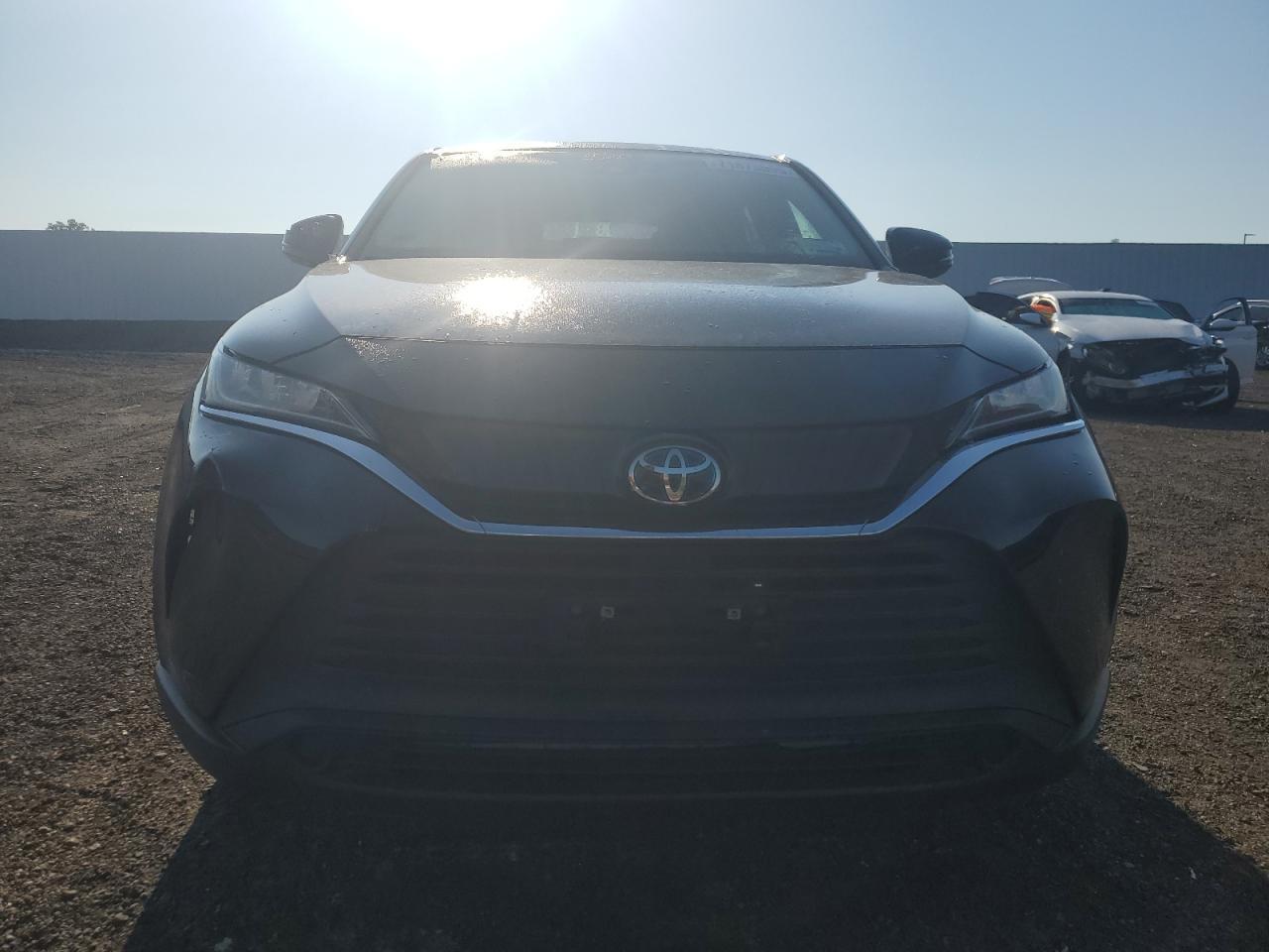 2021 Toyota Venza Le - Image 5