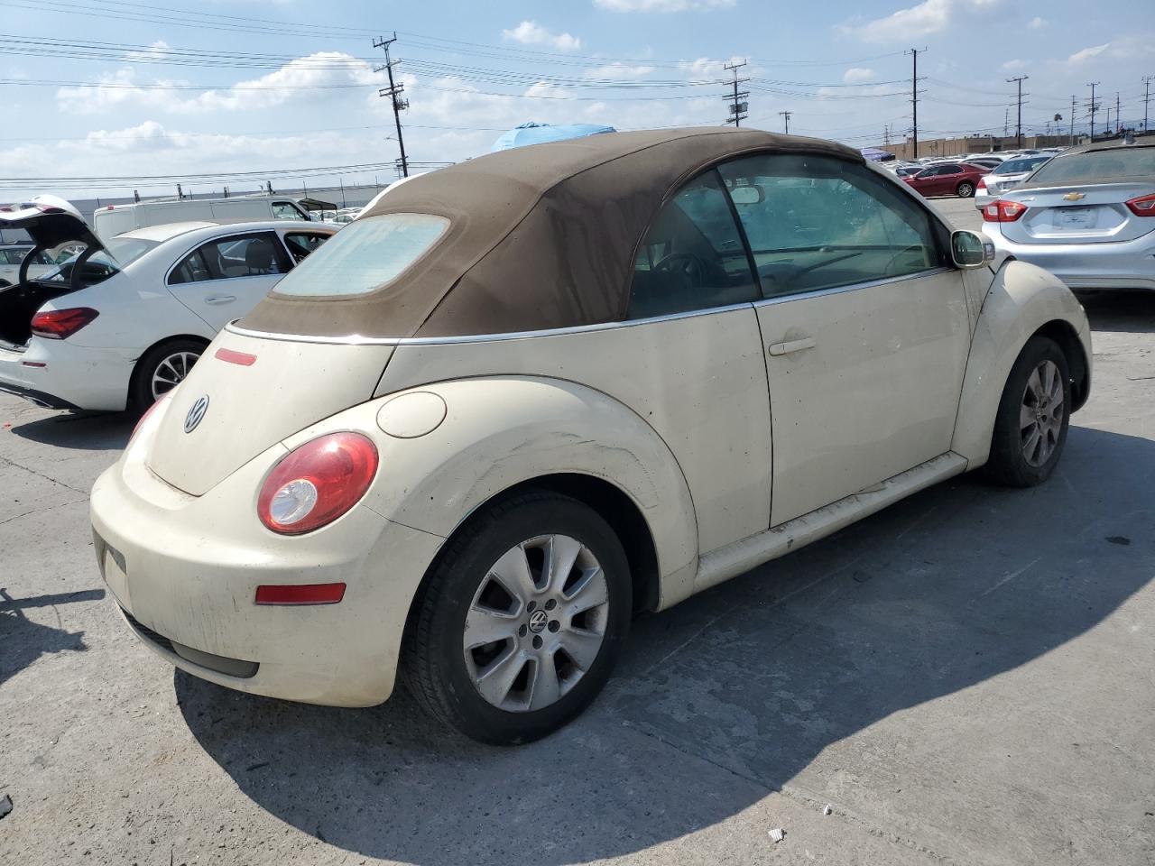 2009 Volkswagen New Beetle S - Image 3