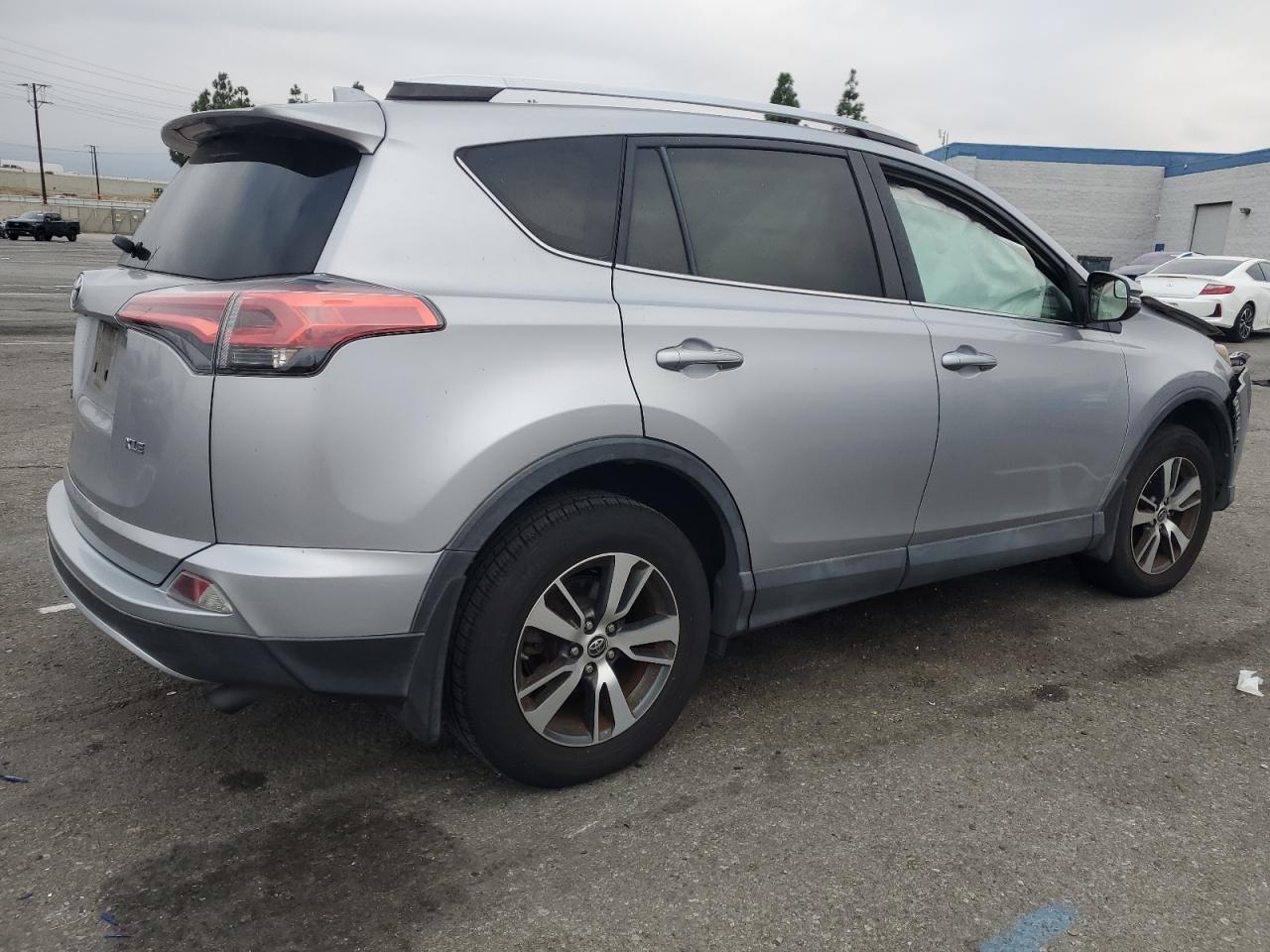2016 Toyota Rav4 Xle - Image 3