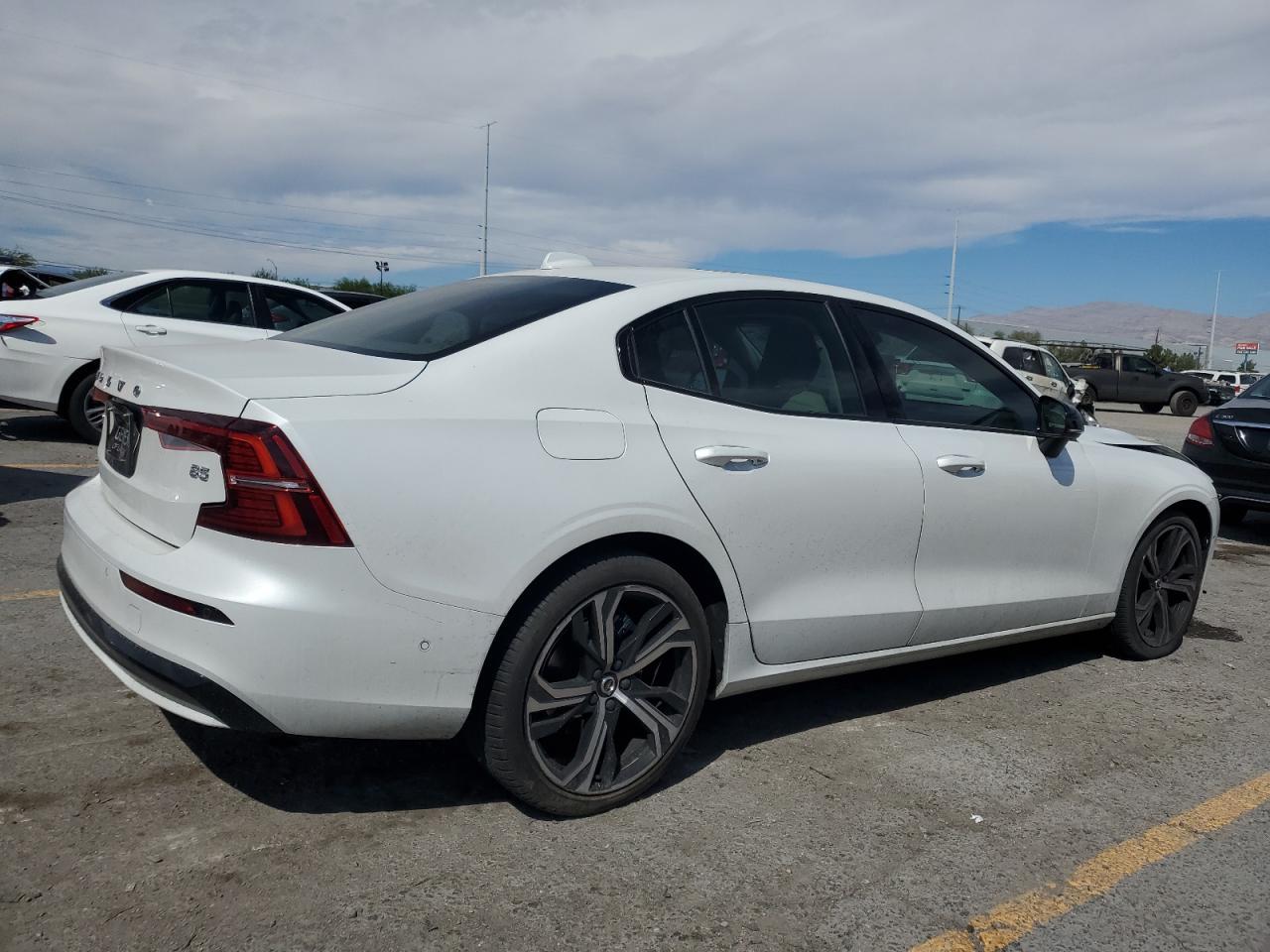 2024 Volvo S60 Plus - Фото 3
