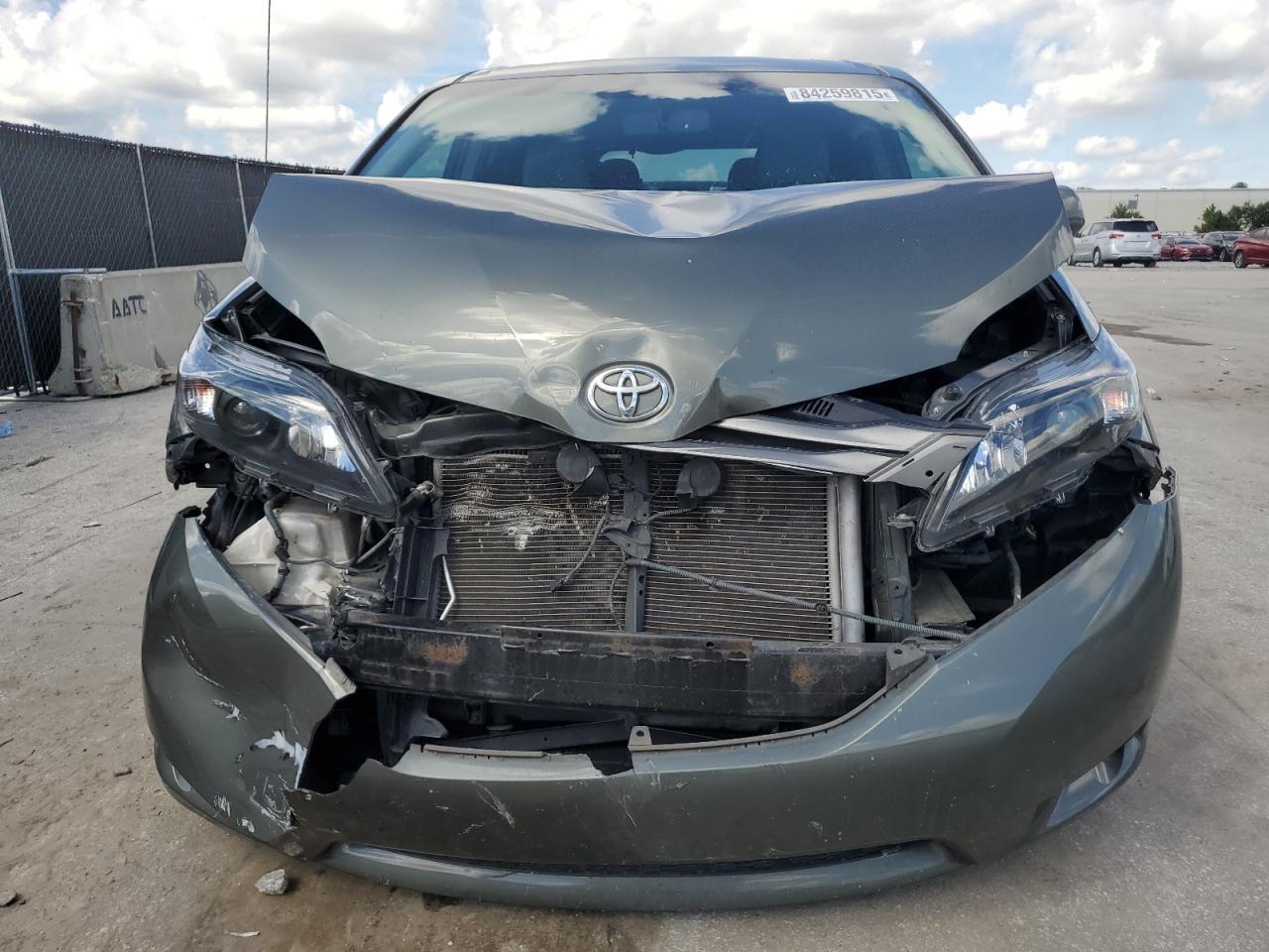 2013 Toyota Sienna Xle - Image 5